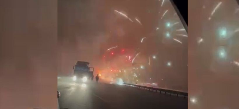 На Ящике С Новогодним Салютом На Ящике С Новогодним Салютом