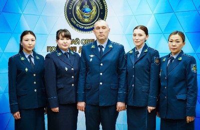 полиция қызметкерлері