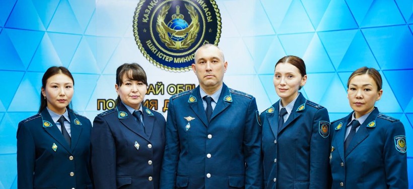 полиция қызметкерлері полиция қызметкерлері