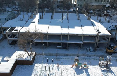 Снос крупного долгостроя начали в Алматы