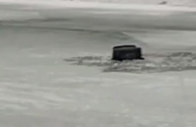 провалился автомобиль под лед