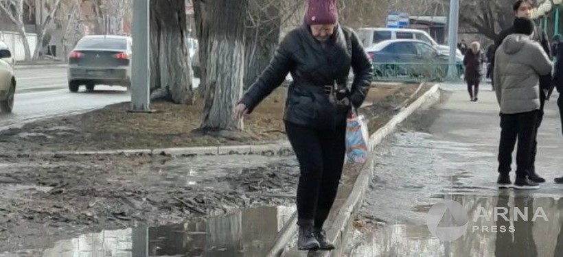 бордюр, лужа, неудобство, Arnapress.kz бордюр, лужа, неудобство, Arnapress.kz