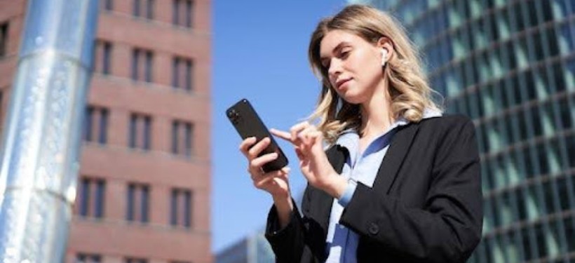 девушка с телефоном, мобильная связь девушка с телефоном, мобильная связь