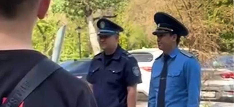 полиция қызметкерлері