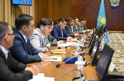 әкімдікте кездесу