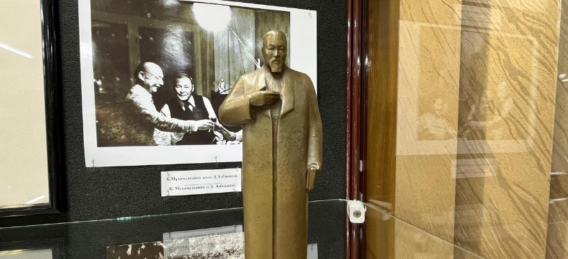 Абай, статуэтка Абай, статуэтка