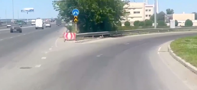 Об ограничениях движения в районе подвесного моста предупреждают семейчан
