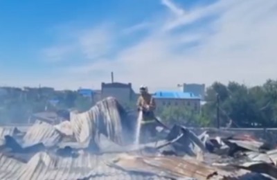 тушат пожар в кафе
