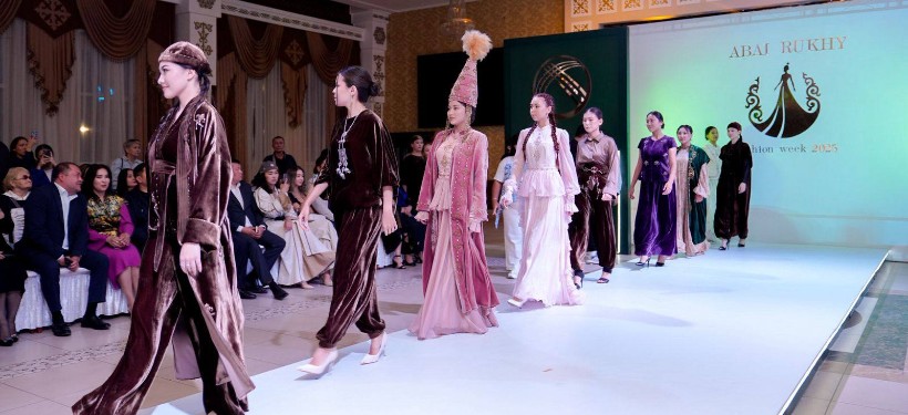 показ мод "ABAI RUKHY FASHION WEEK" показ мод "ABAI RUKHY FASHION WEEK"