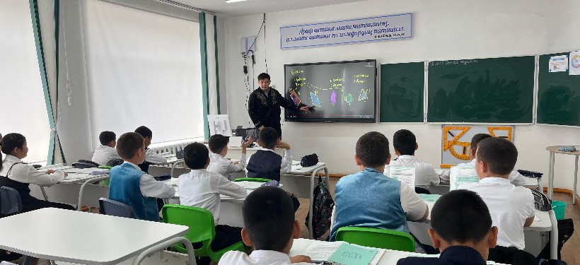 Нурлан Кумаров, педагог