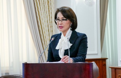 Акмарал Альназарова