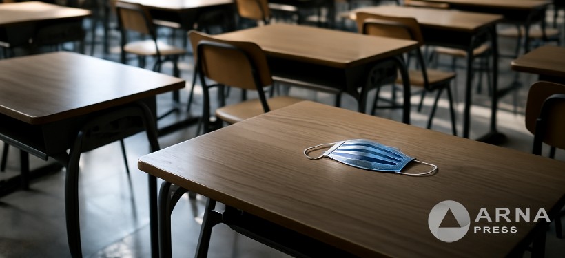 пустые парты, дистанционка