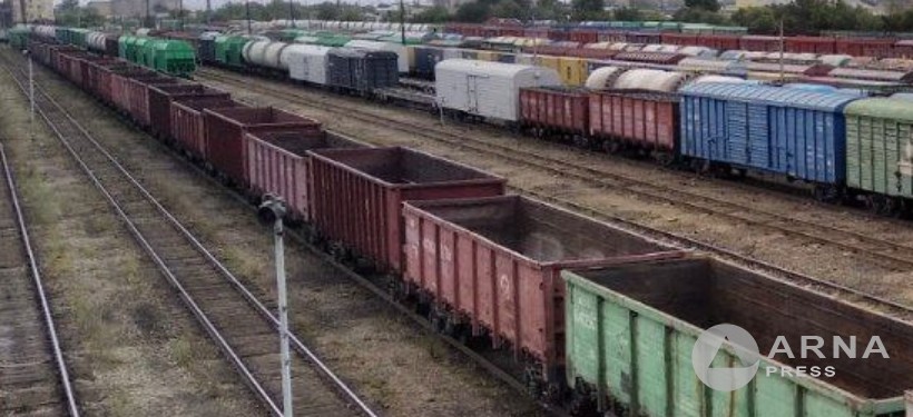 грузовой поезд