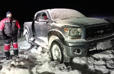 Двух пропавших мужчин искали ночью в степи спасатели и полицейские области Абай