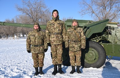 Илья Хальчуков и сослживцы