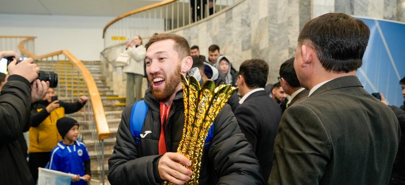 Двукратных чемпионов Казахстана по футзалу торжественно встретили в Семее