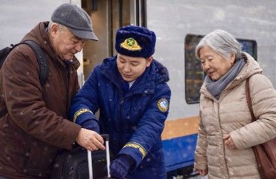 Как казахстанцы старше 60 лет могут получить скидку 25% на ж/д билеты по стране