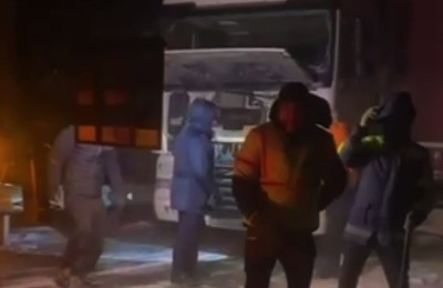 Грузовик из-за поломки заблокировал проезд на одной из трасс области Абай