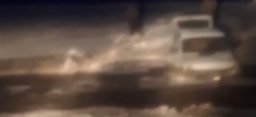 автомобиль в воде