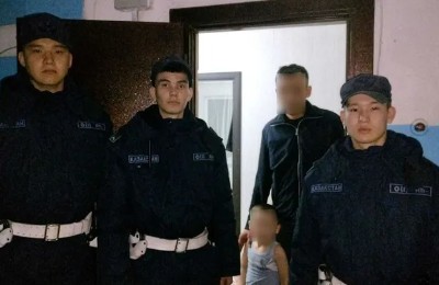 Ұлан. сарбаз, құтқарды, бала