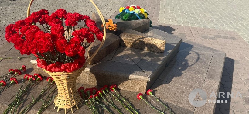 цветы у Вечного огня