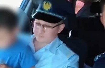 мальчик и полиция