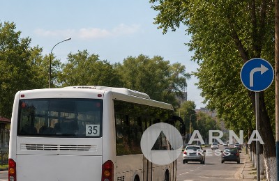 автобус едет