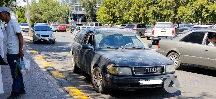 припаркованное авто