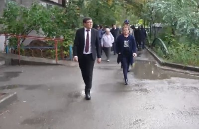Семей қала әкімі 15-шағын аудан тұрғындарымен көшпелі жиын өткізді