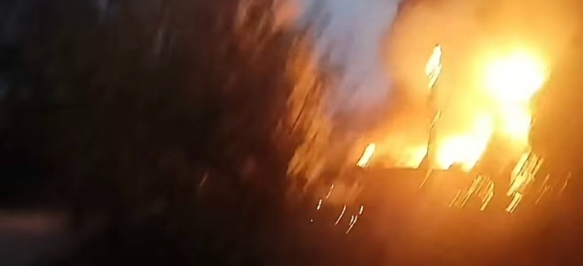Взрыв на автомойке в Семее: огонь перекинулся на грузовик и несколько частных домов